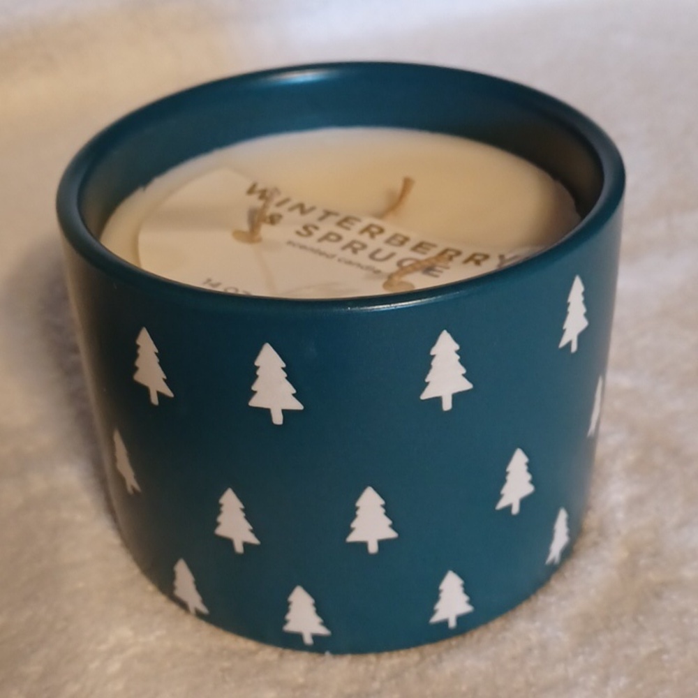 Sonoma candle winter berry and spruce 14 oz, 3 wick candle